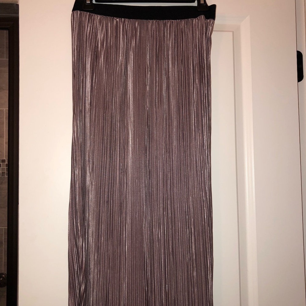 Women’s purple pleated midi skirt NWT size XS